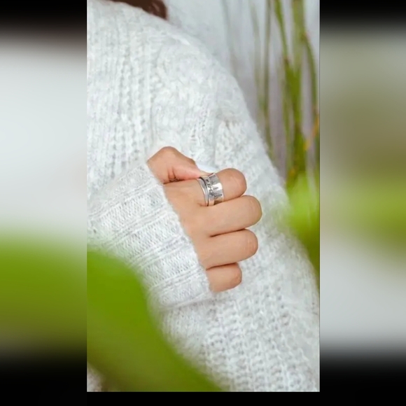 Very Pretty Ring - Picture 4 of 4